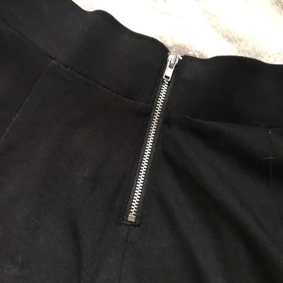 Simple black A - line mini skirt - Picture 2 of 2